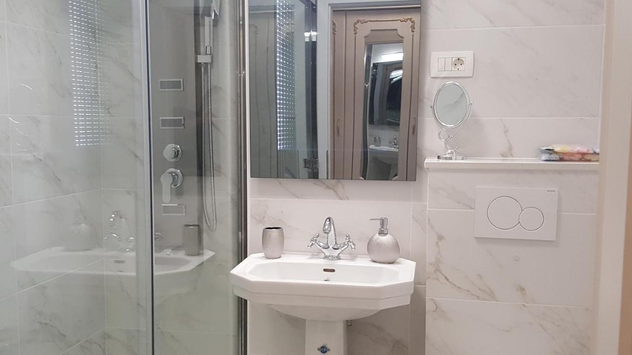 E&E Apartments 4* Arena Stozice Ljubljana Buitenkant foto