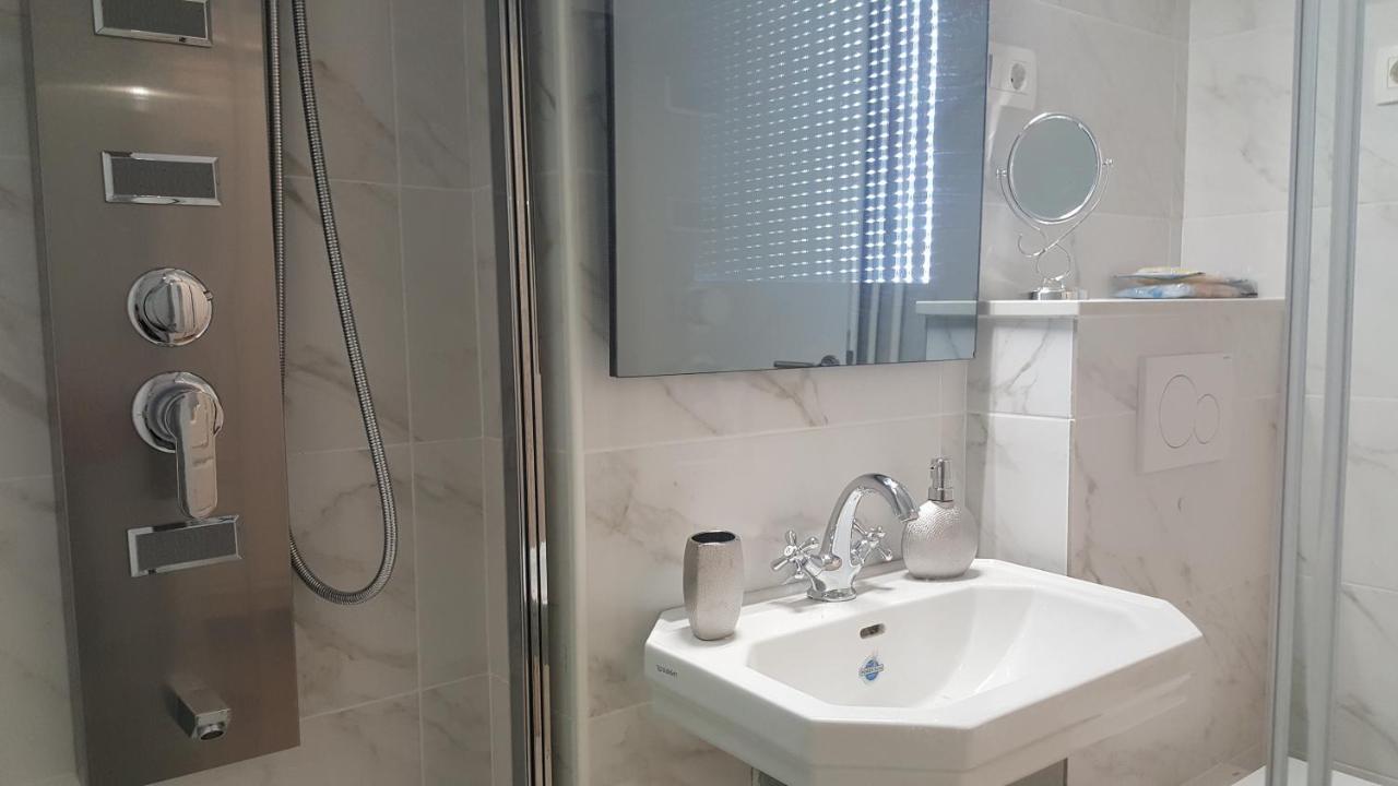 E&E Apartments 4* Arena Stozice Ljubljana Buitenkant foto